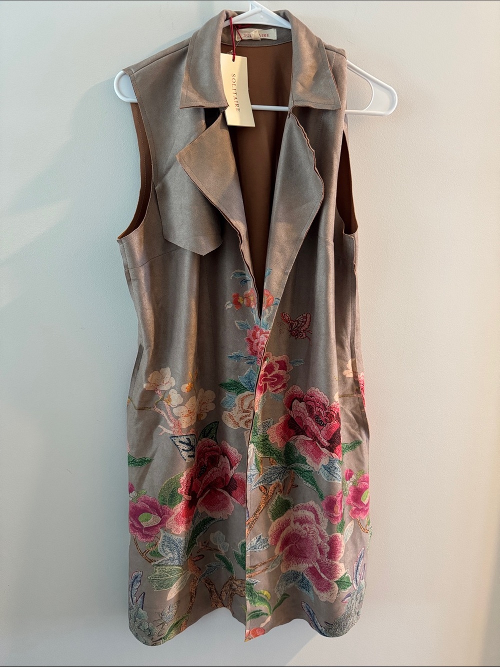 Solitaire cream and red clothing label
